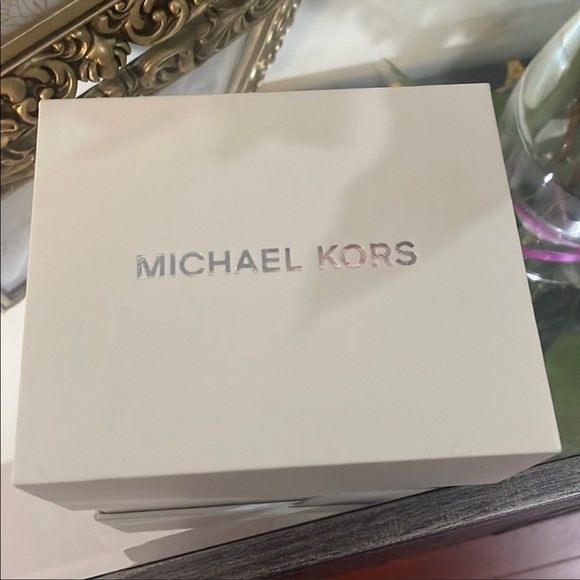 Michael kors watch and bracelet - Picture 2 of 6